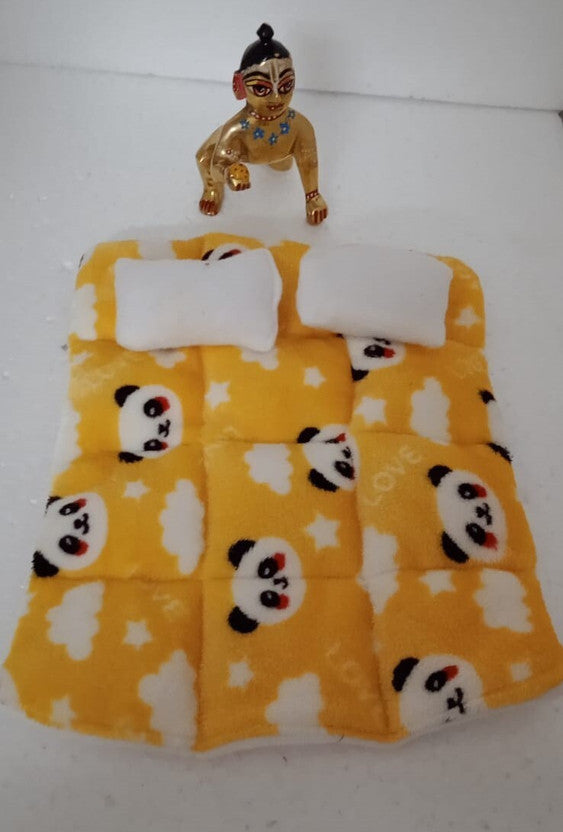 Shyam Diwane velvet quilt with two cushions, size 0-2, in a random color. The quilt may be similar in style to a d1733 dress.