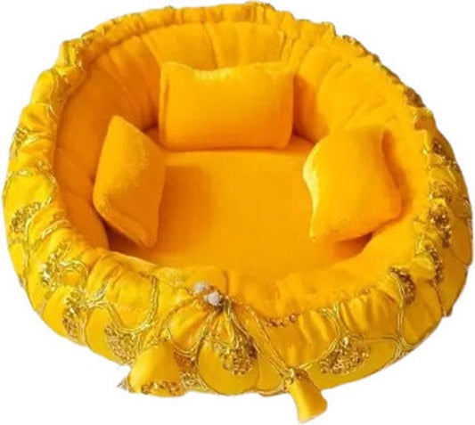 Shyam Diwane Laddu Ji winter velvet soft gaddi set size 0-6. The set includes a warm and comfortable velvet gaddi (seat) and a matching dress, perfect for keeping your Laddu Gopal cozy during the winter months.