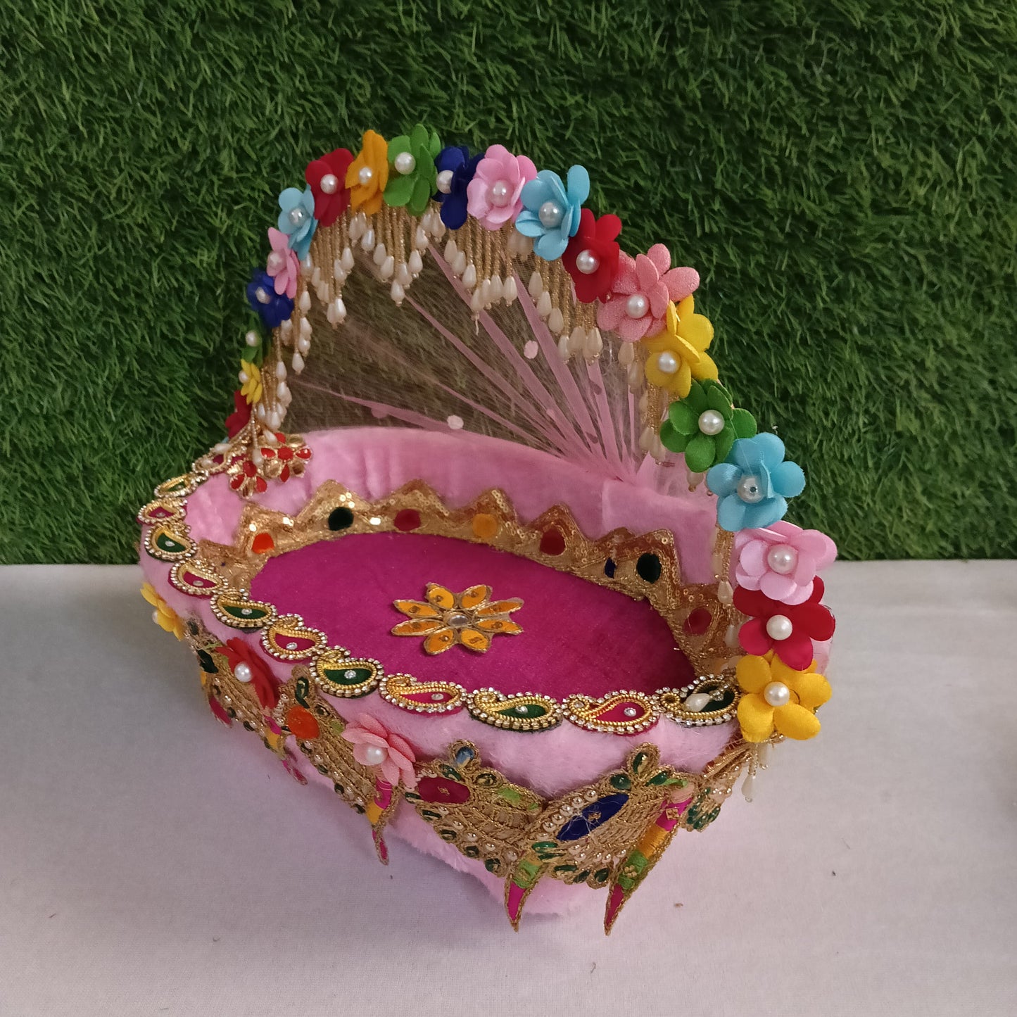 Shyam Diwane Laddu Gopal fancy decoreted basket