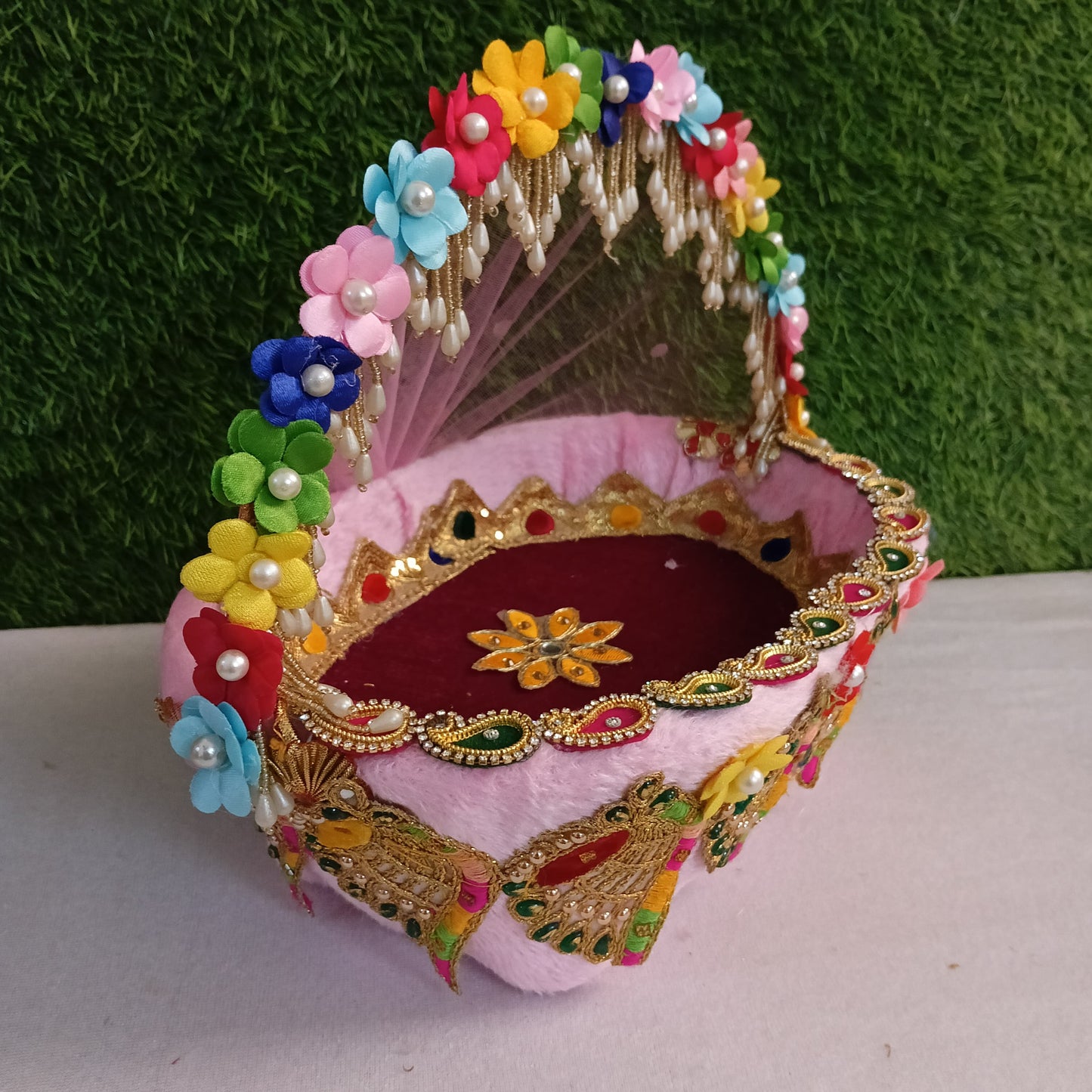 Shyam Diwane Laddu Gopal fancy decoreted basket